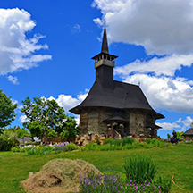 Деревянная церковь и восьмерка